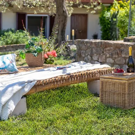Дом отдыха Surrounded By Centuries-old Olive Trees *